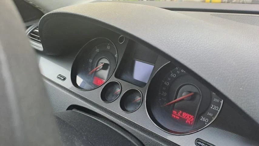 VW Passat, снимка 15 - Автомобили и джипове - 54335737