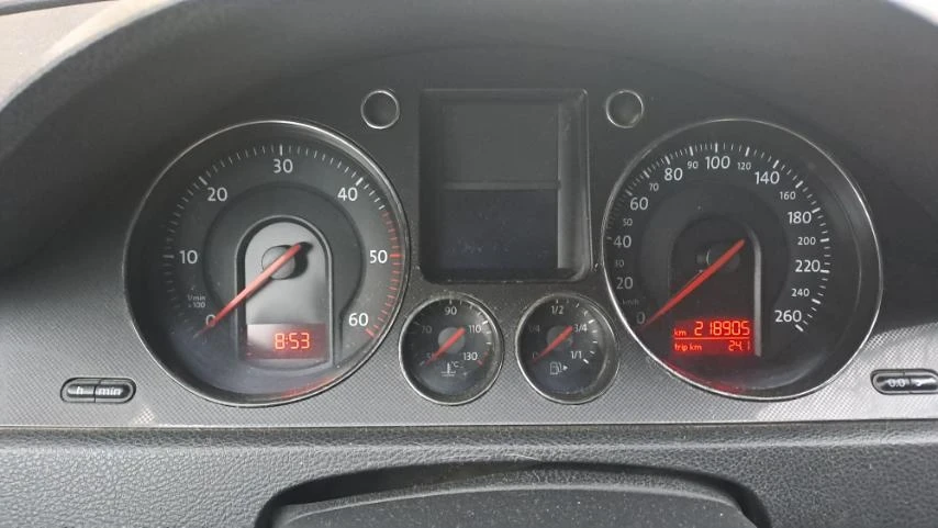 VW Passat, снимка 16 - Автомобили и джипове - 54335737