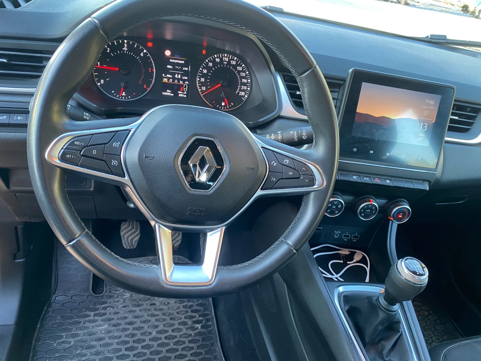Renault Captur 1.5, снимка 6 - Автомобили и джипове - 55469787