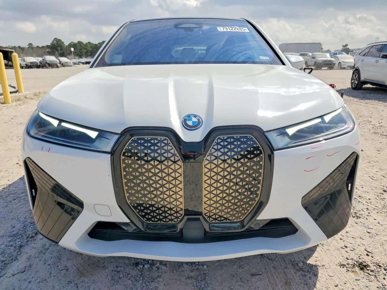 BMW iX * АВТОКРЕДИТ * ДИСТРОНИК * , снимка 2 - Автомобили и джипове - 55530163
