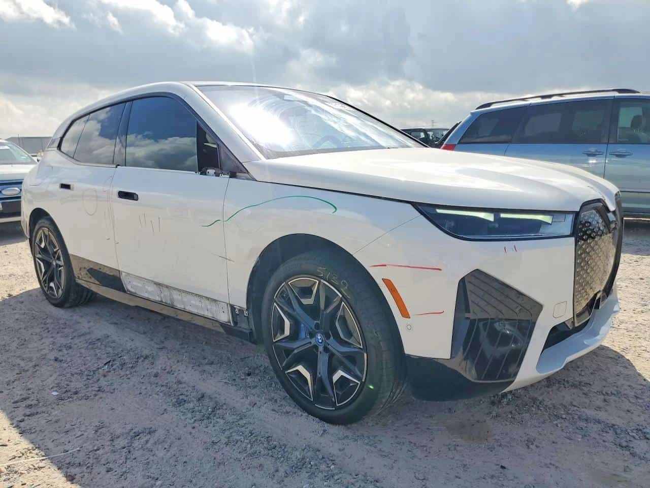 BMW iX * АВТОКРЕДИТ * ДИСТРОНИК * , снимка 6 - Автомобили и джипове - 55530163