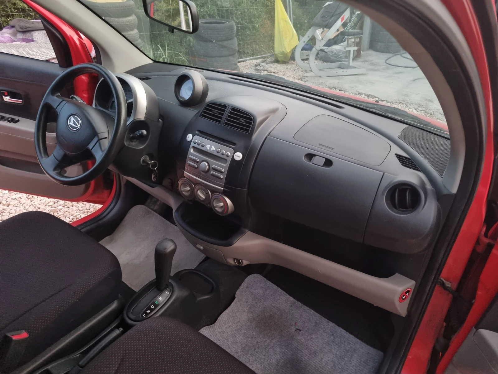 Daihatsu Sirion 1.3iVVTI ESKLUZIVE АУТОМАТ 4Х4, снимка 10 - Автомобили и джипове - 55725724