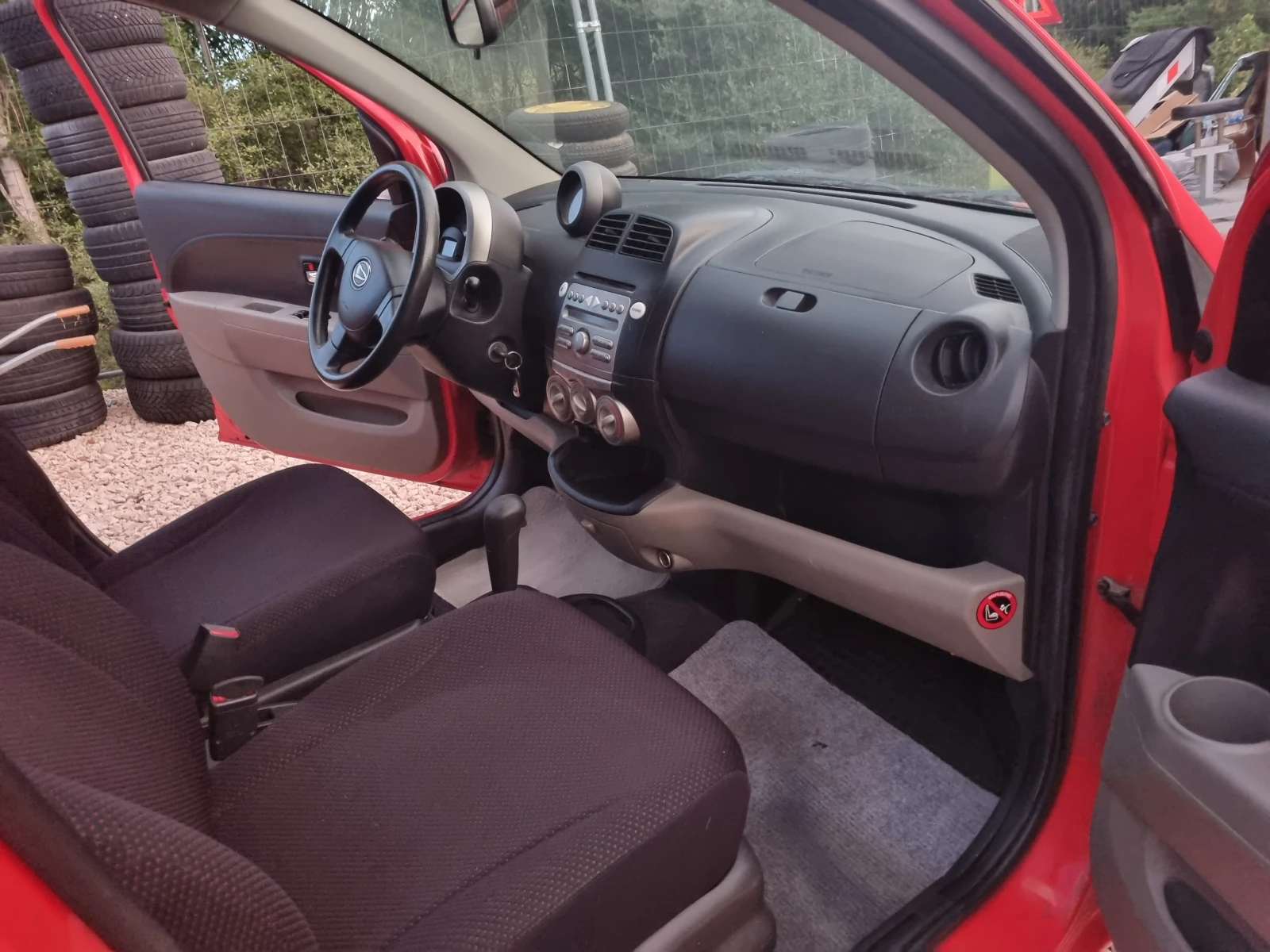Daihatsu Sirion 1.3iVVTI ESKLUZIVE АУТОМАТ 4Х4, снимка 8 - Автомобили и джипове - 55725724