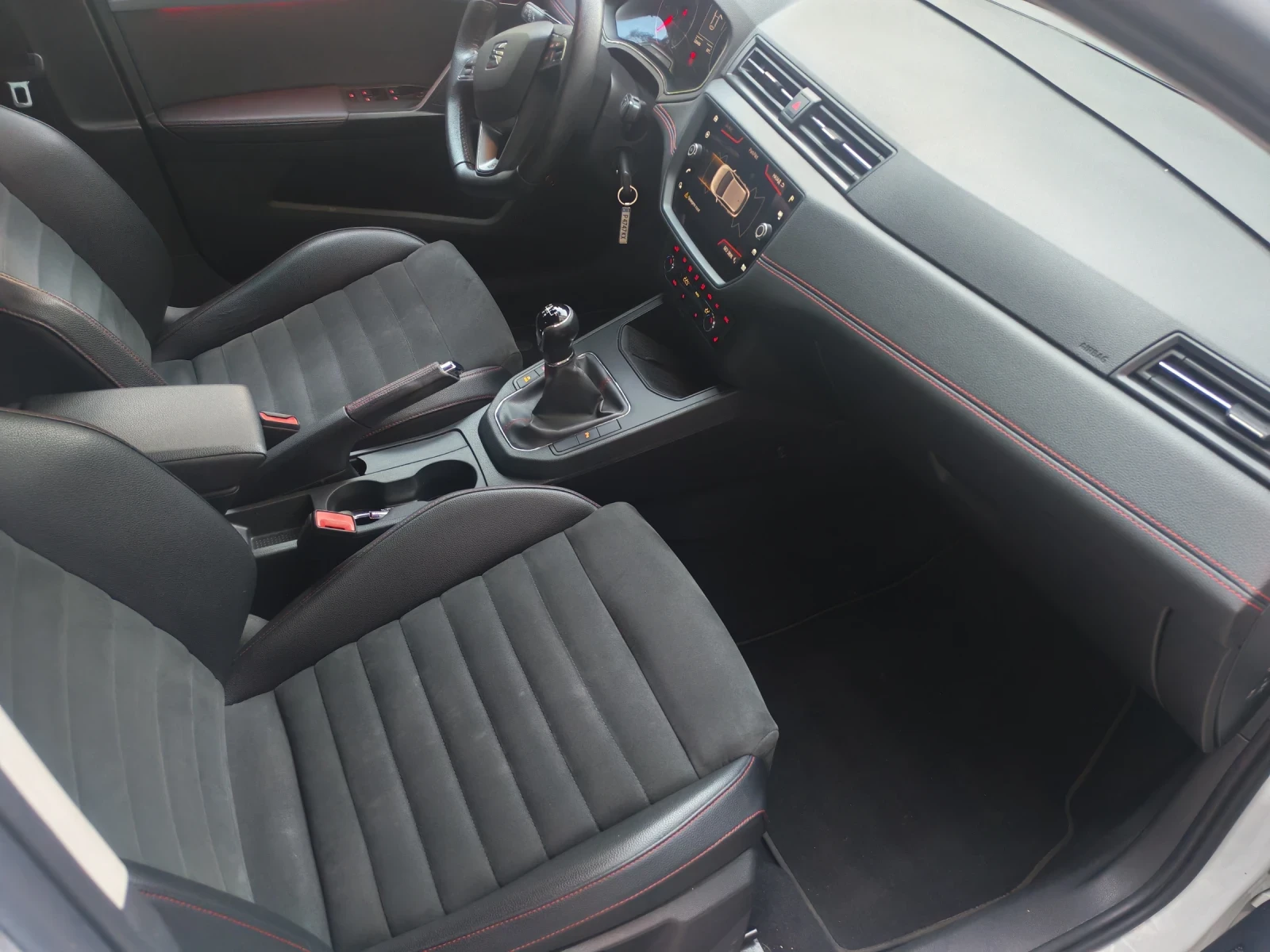 Seat Ibiza 1.6 TDI FR, снимка 11 - Автомобили и джипове - 55980951
