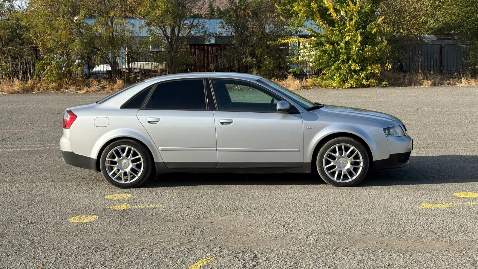 Audi A4 2.0i, снимка 4 - Автомобили и джипове - 56450773