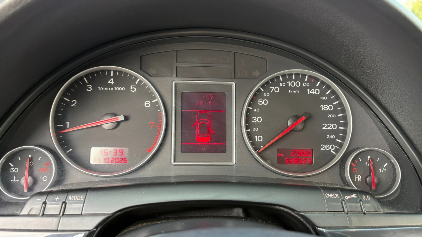 Audi A4 2.0i, снимка 11 - Автомобили и джипове - 56450773