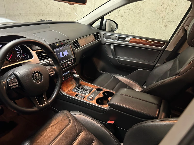 VW Touareg 3.0 TDI, снимка 3 - Автомобили и джипове - 48536262