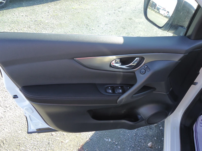 Nissan Qashqai 1.2 DIG-T  61745 км., снимка 8 - Автомобили и джипове - 52912564