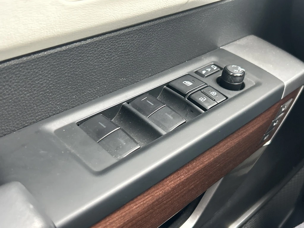 Toyota Sequoia * Capstone* CARFAX * ��� ������������ ������ | Mobile.bg � ����������� 13