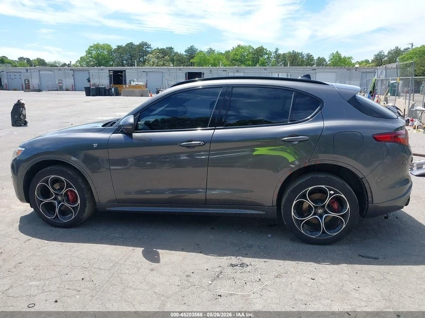 Alfa Romeo Stelvio * ПАНО* KEYLESS* Camera* 360* ПОДГРЕВ* ОБДУХВАНЕ* , снимка 4 - Автомобили и джипове - 55091453