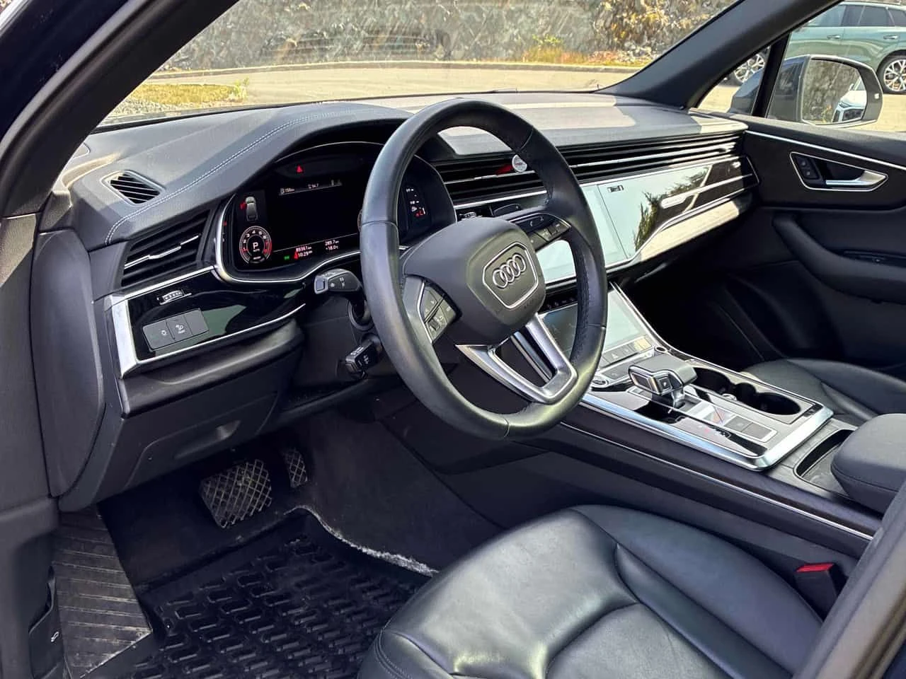 Audi Q7 * Komfort * CARFAX * АВТОКРЕДИТ* , снимка 5 - Автомобили и джипове - 55711341
