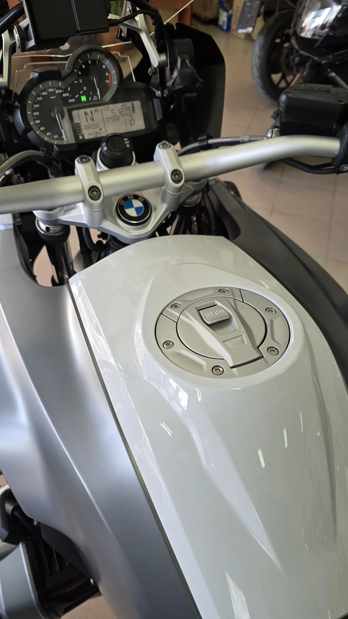 BMW R 1200 GS Като нов !!! Лизинг !, снимка 11 - Мотоциклети и мототехника - 53799728