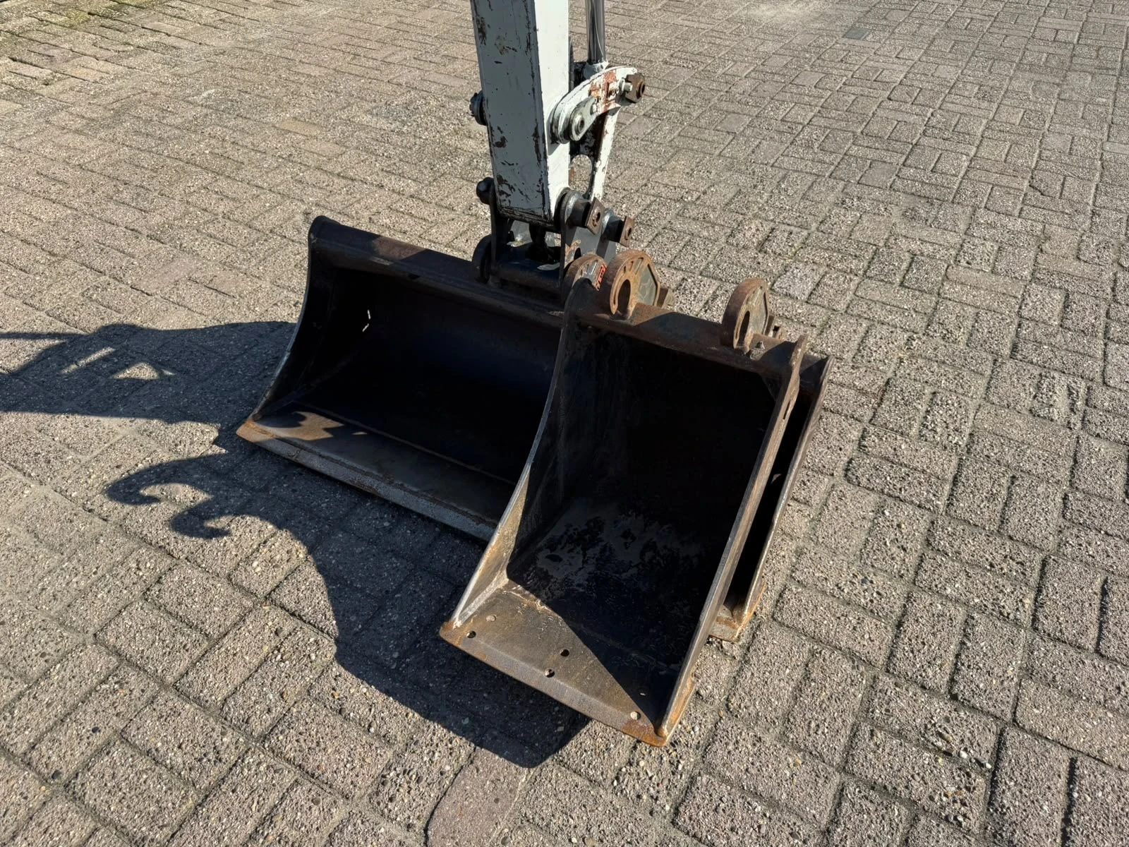 Багер Takeuchi TB228, снимка 9 - Индустриална техника - 56401049