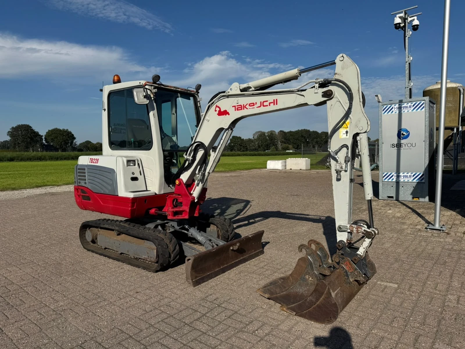 Багер Takeuchi TB228, снимка 7 - Индустриална техника - 56401049