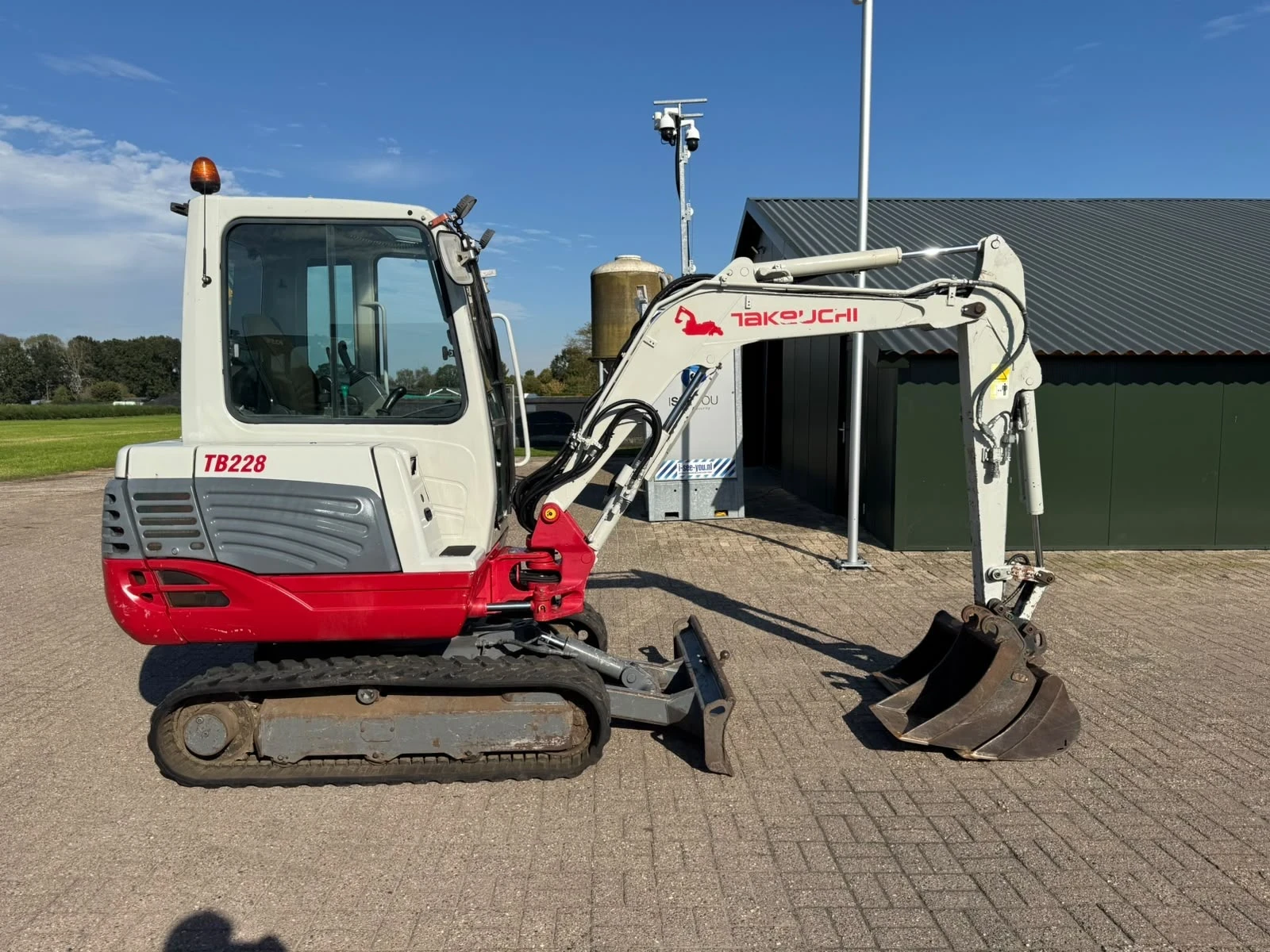 Багер Takeuchi TB228, снимка 6 - Индустриална техника - 56401049