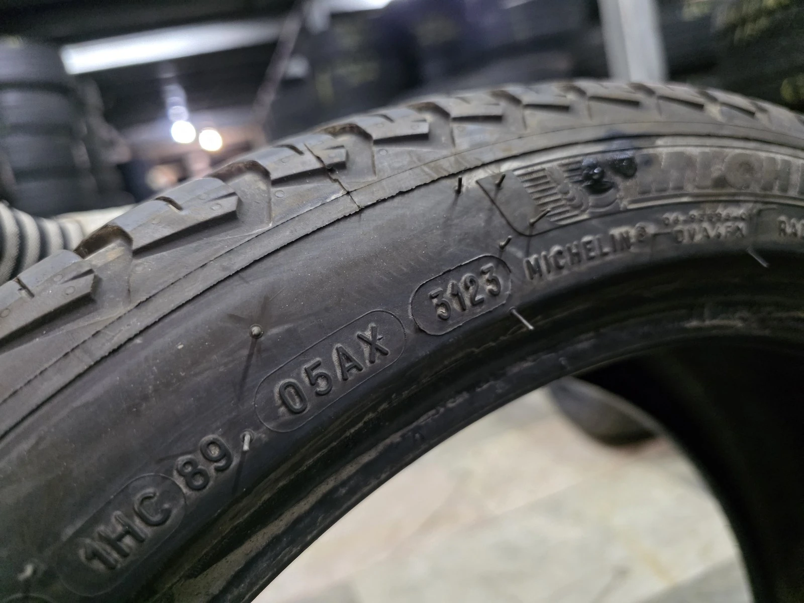 Гуми Всесезонни 235/40R18, снимка 10 - Гуми и джанти - 56664362