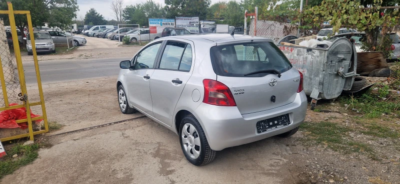 Toyota Yaris 1.3 VVTI, снимка 5 - Автомобили и джипове - 47157832