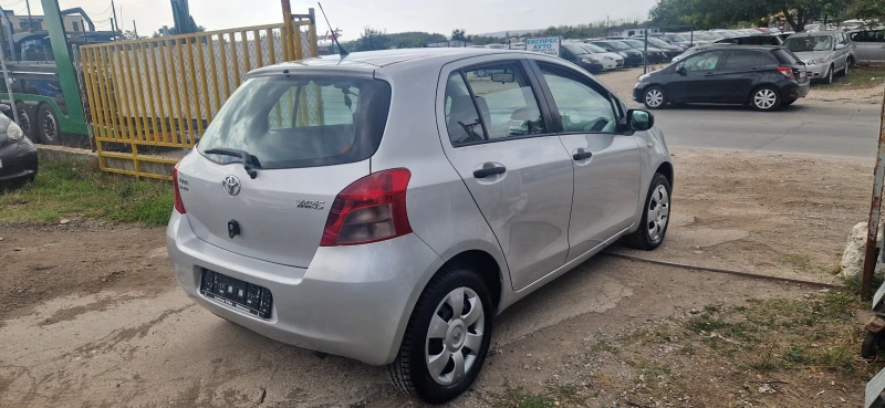 Toyota Yaris 1.3 VVTI, снимка 4 - Автомобили и джипове - 47157832