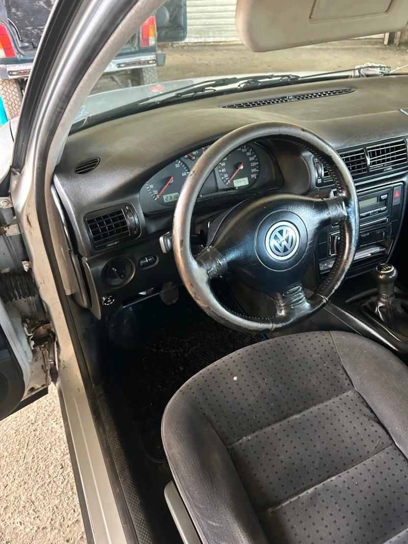 VW Passat 1.8, снимка 4 - Автомобили и джипове - 48641088