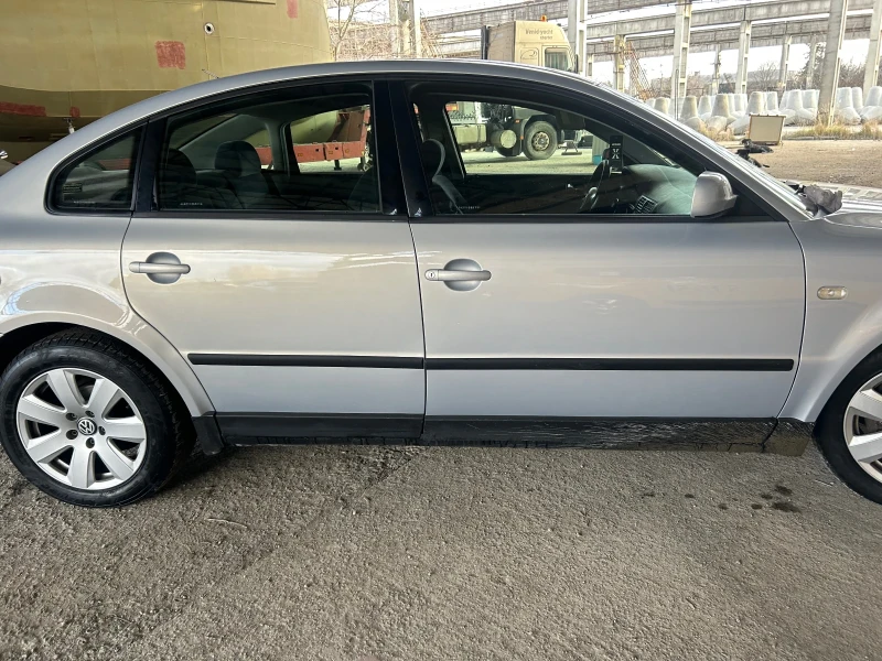 VW Passat 1.8, снимка 3 - Автомобили и джипове - 48641088