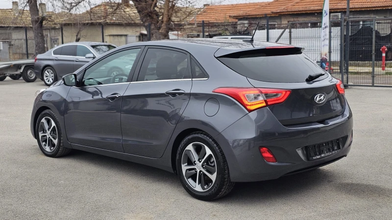 Hyundai I30 1.6CRDi 6SP FACELIFT IT-СЕРВИЗНА ИСТ.-НАВИ-ЛИЗИНГ, снимка 4 - Автомобили и джипове - 48703053