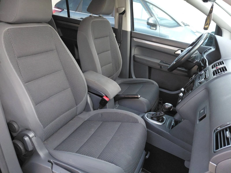 VW Touran, снимка 8 - Автомобили и джипове - 52588433