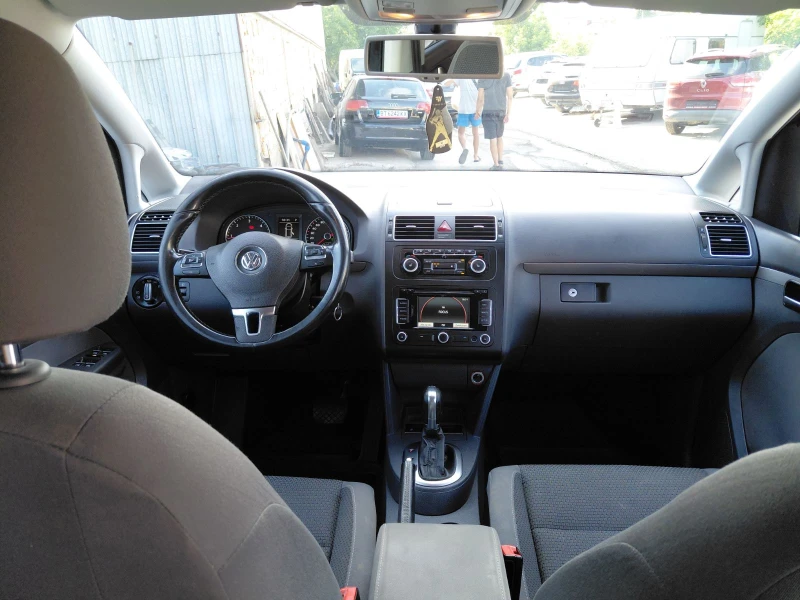 VW Touran, снимка 6 - Автомобили и джипове - 52588433
