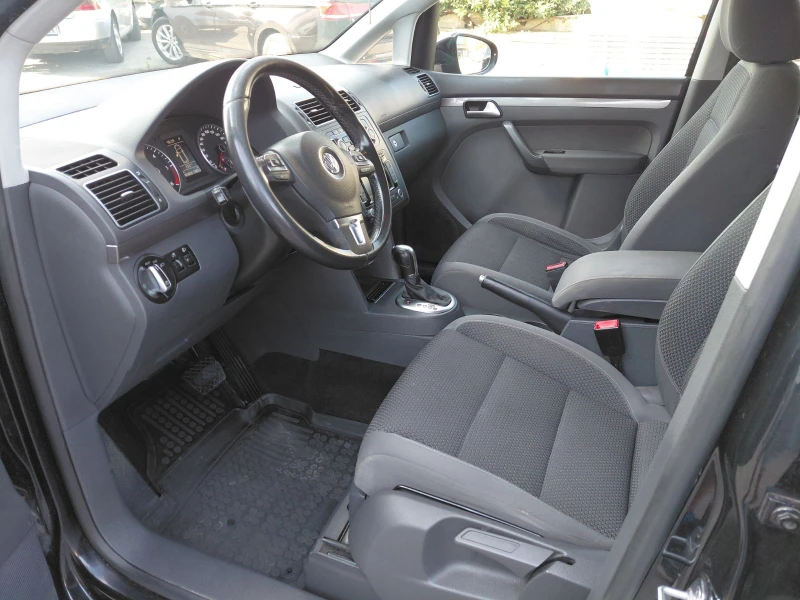 VW Touran, снимка 7 - Автомобили и джипове - 52588433