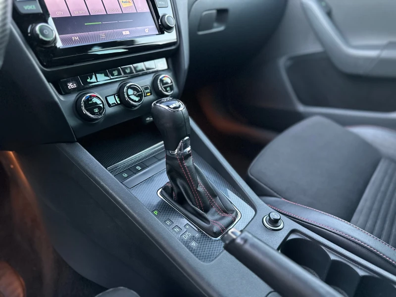Skoda Octavia VRS 2.0TDI 184кс ЛИЗИНГ, снимка 12 - Автомобили и джипове - 52775130