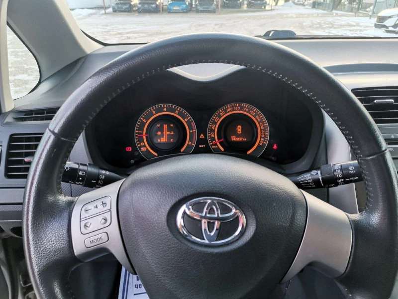 Toyota Auris 1.6 VVT-I, снимка 7 - Автомобили и джипове - 53107824