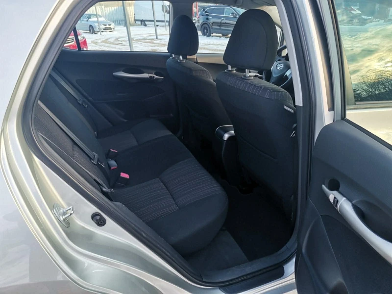 Toyota Auris 1.6 VVT-I, снимка 12 - Автомобили и джипове - 53107824