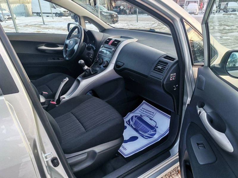 Toyota Auris 1.6 VVT-I, снимка 13 - Автомобили и джипове - 53107824