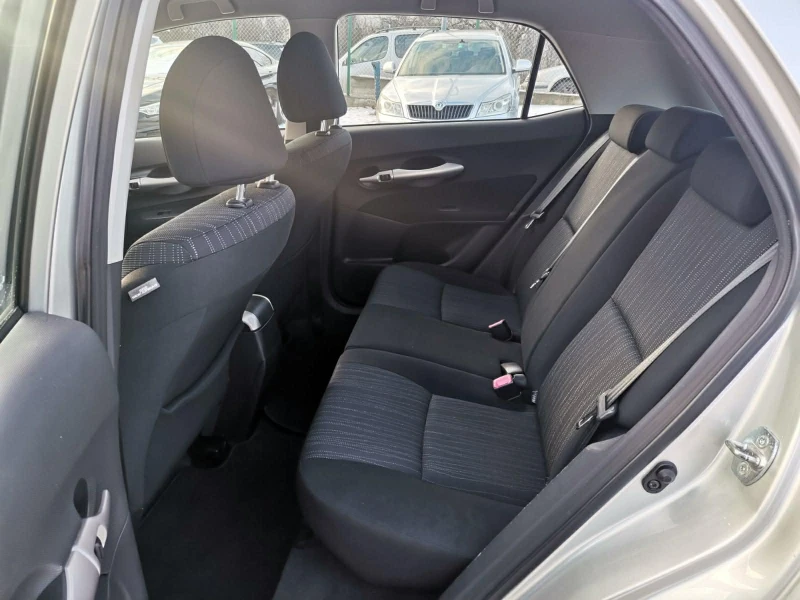 Toyota Auris 1.6 VVT-I, снимка 10 - Автомобили и джипове - 53107824