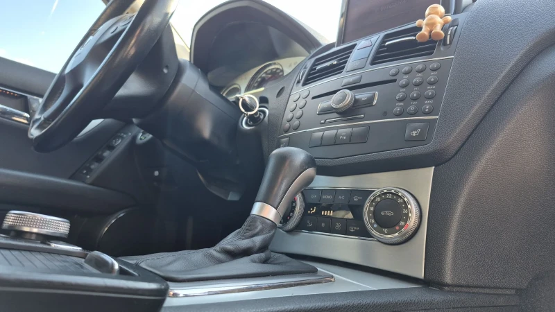 Mercedes-Benz C 320 CDI 4 Matic * Full Opt * Бартер, снимка 15 - Автомобили и джипове - 53438408