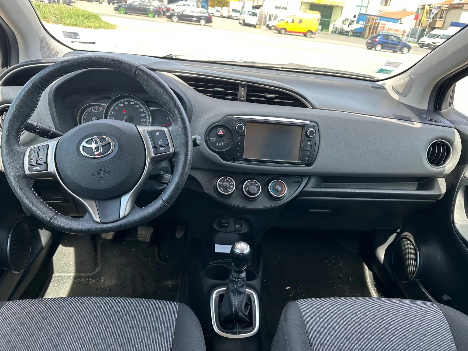 Toyota Yaris  - изображение 8