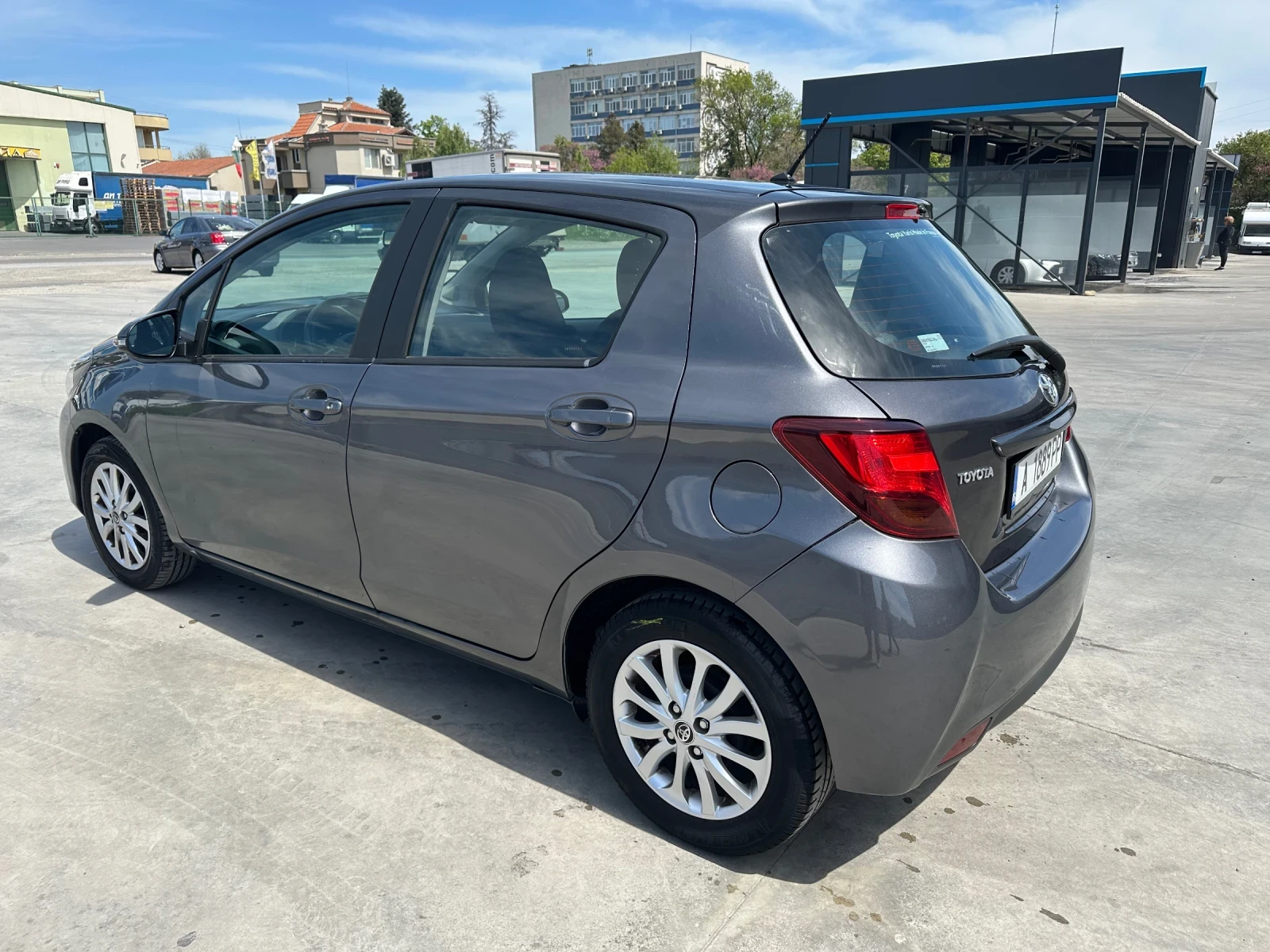 Toyota Yaris  - изображение 6