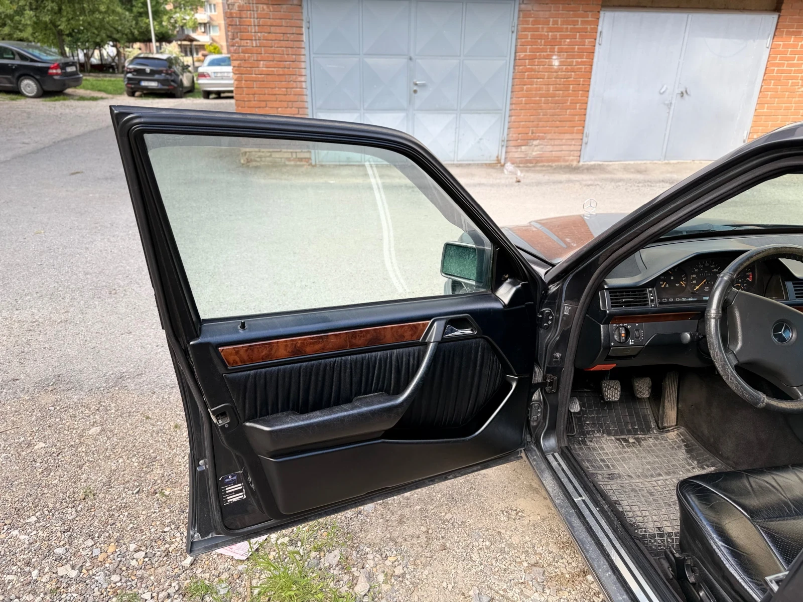 Mercedes-Benz 124  - изображение 9