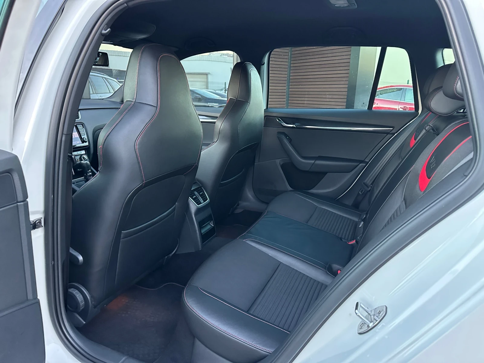 Skoda Octavia VRS 2.0TDI 184кс ЛИЗИНГ - изображение 8