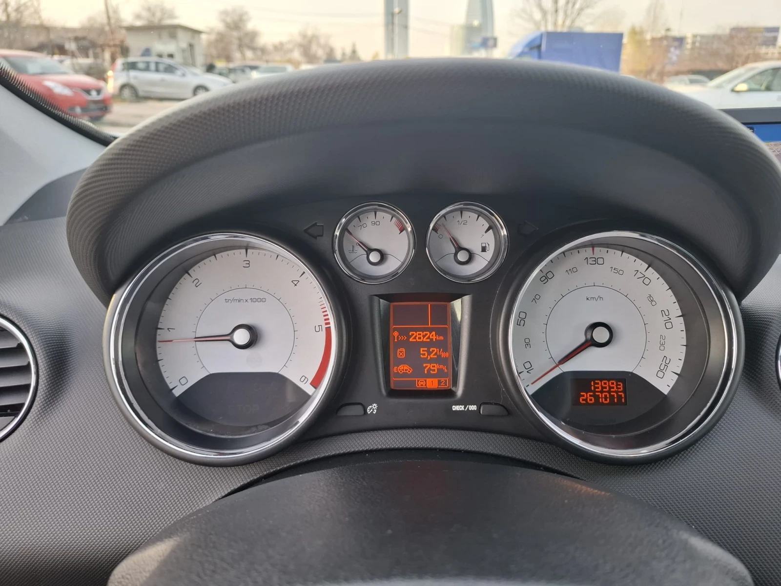 Peugeot 308 1.6 e-HDI 112кс. - изображение 8