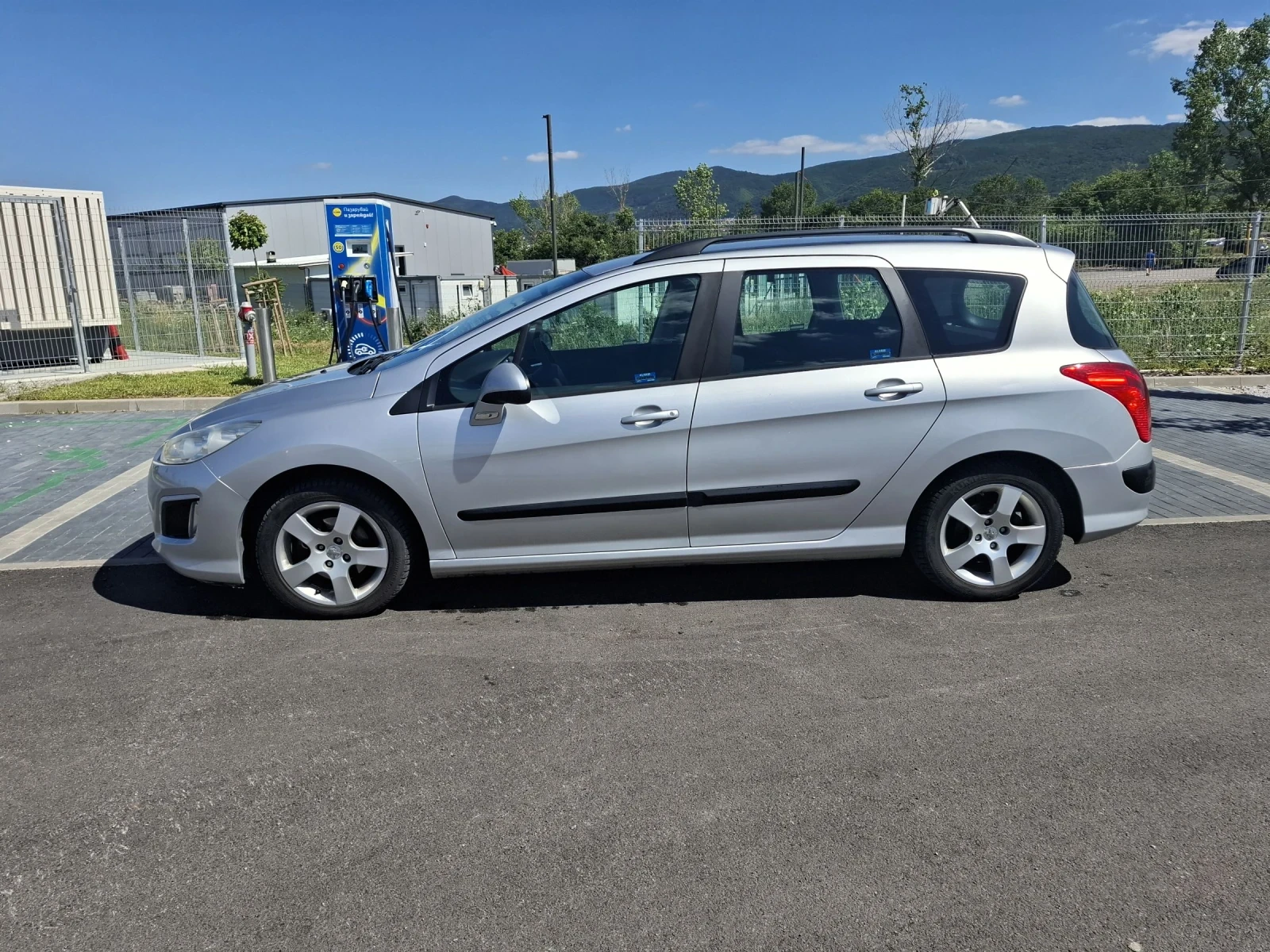 Peugeot 308 1.6 e-HDI 112кс. Facelift, снимка 6 - Автомобили и джипове - 52845741