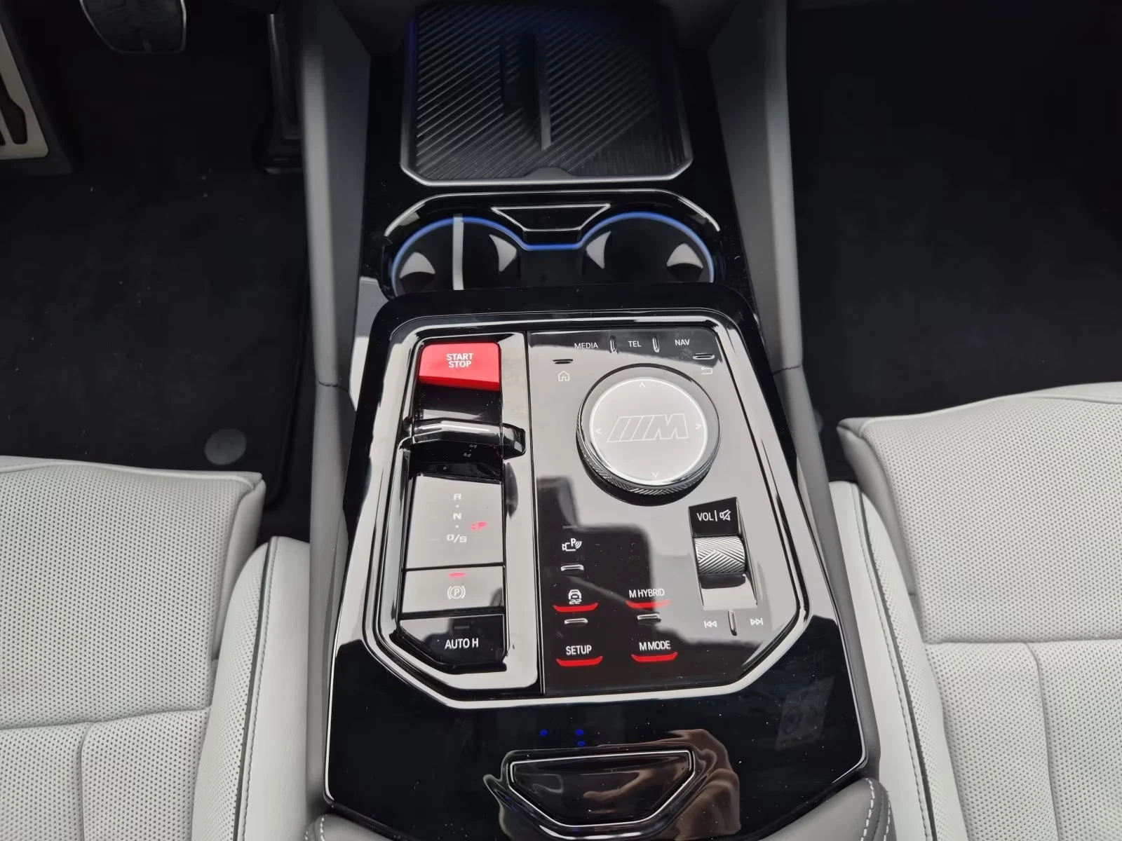 BMW M5 CARBON/727HP/B&W/360/HUD/MEMO/LED/NAVI/682g | Mobile.bg � ����������� 11