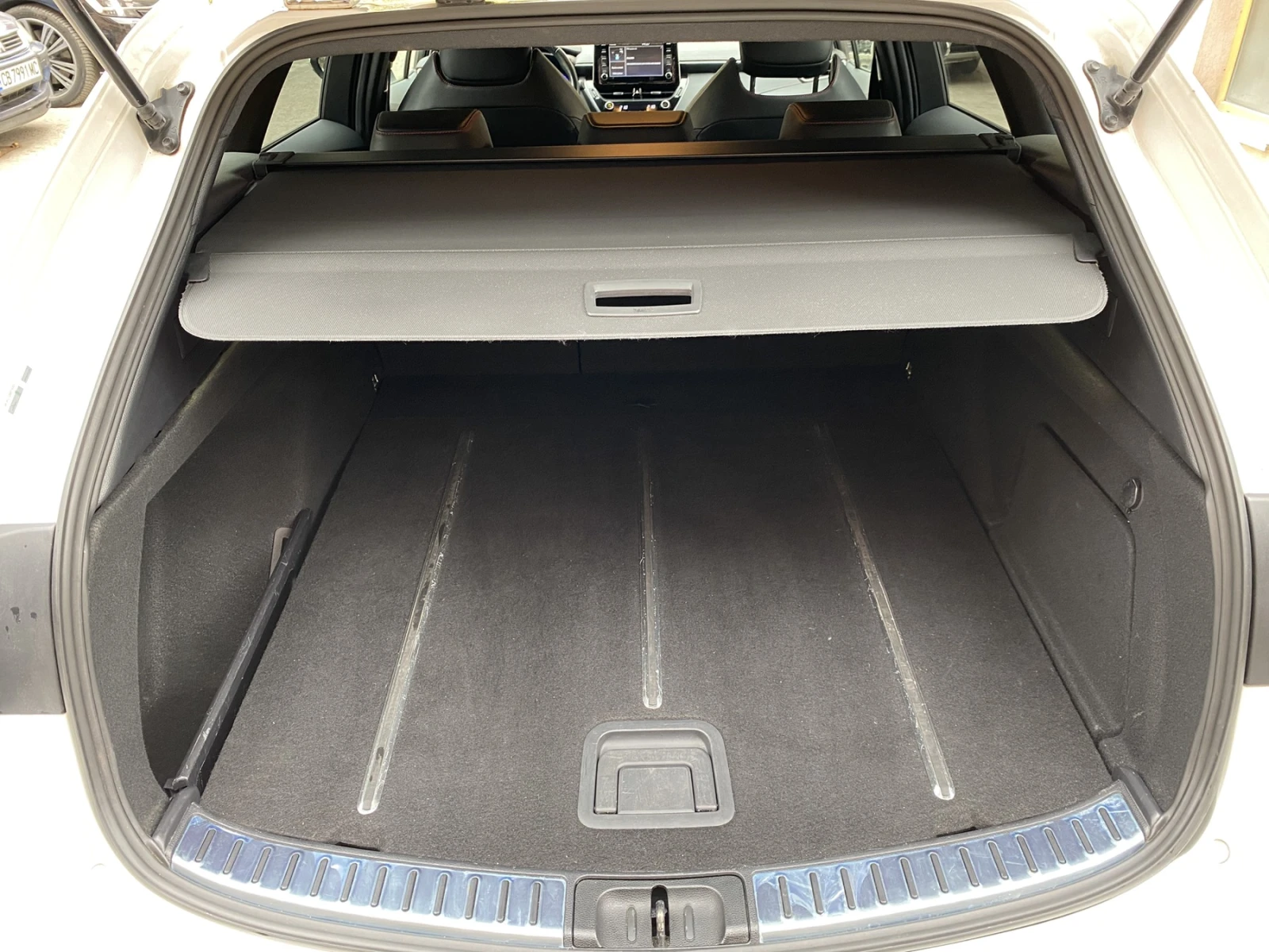 Toyota Corolla 2.0 Hybrid /E-Cvt/ Executive/Head UP , снимка 13 - Автомобили и джипове - 53728201