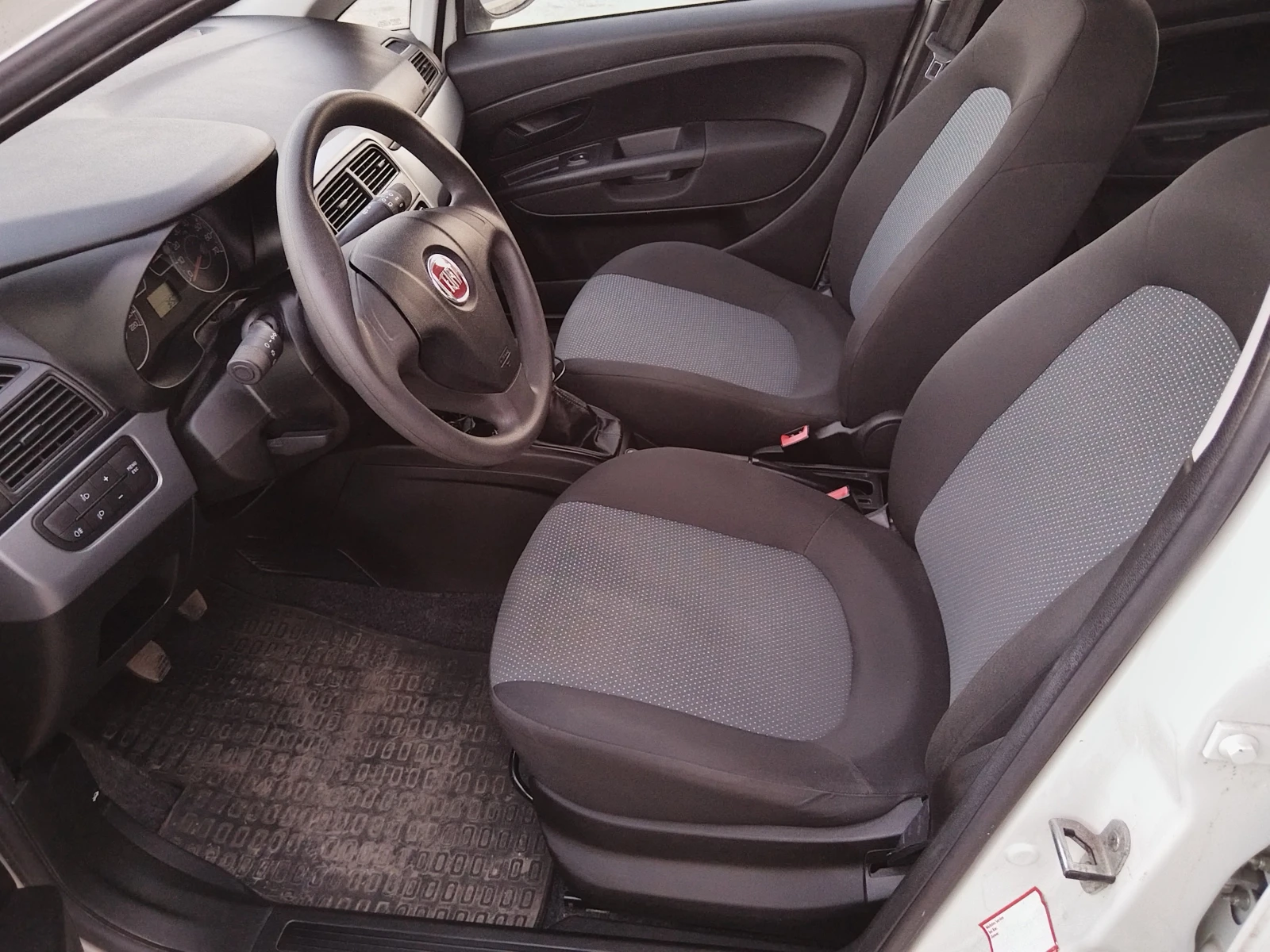 Fiat Punto 1.2i 112000km., снимка 11 - Автомобили и джипове - 53879790