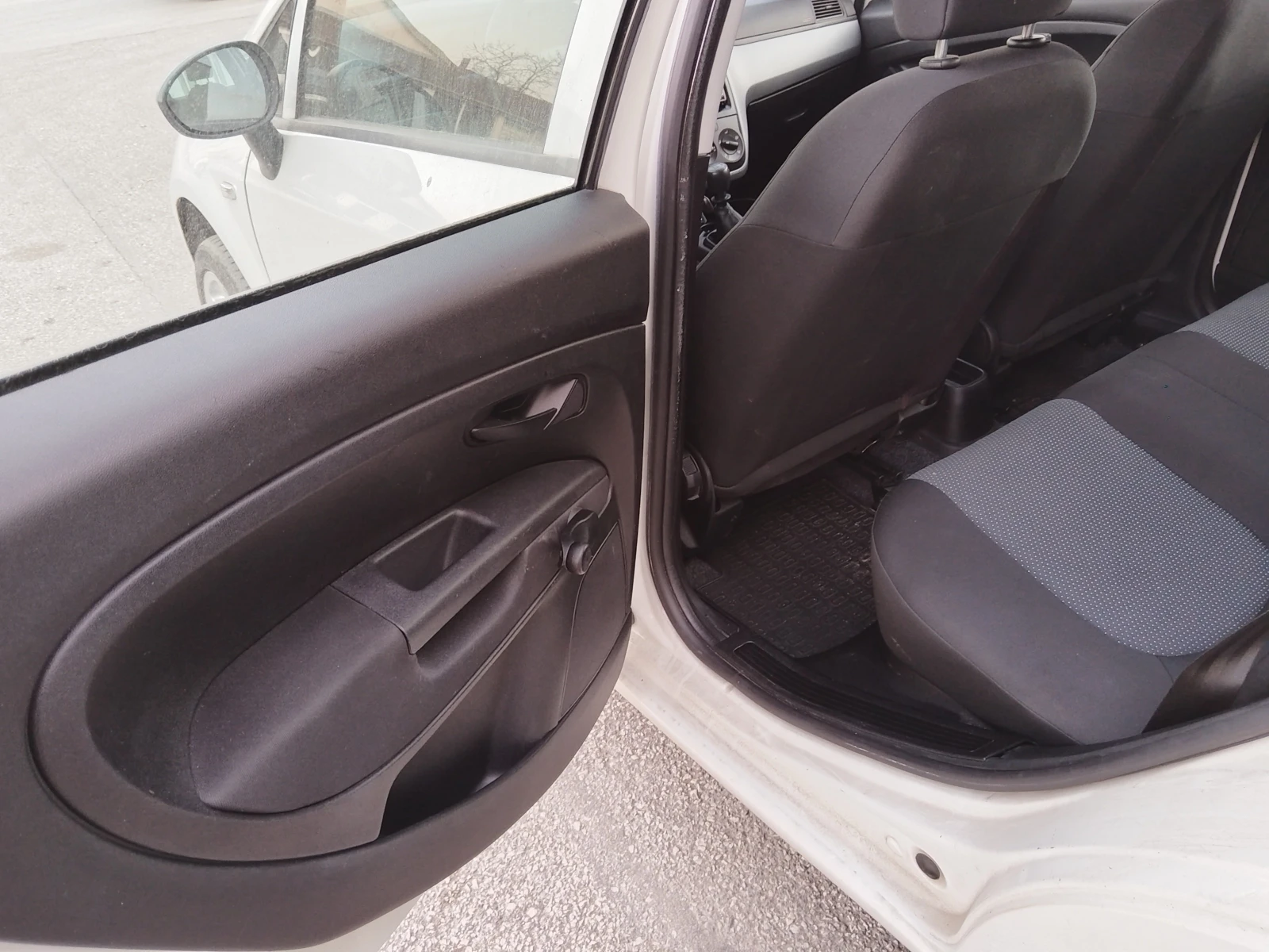 Fiat Punto 1.2i 112000km., снимка 16 - Автомобили и джипове - 53879790