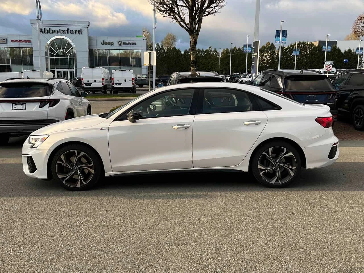 Audi A3 * Progressiv * PANO* KEYLESS* �������*  | Mobile.bg � ����������� 2