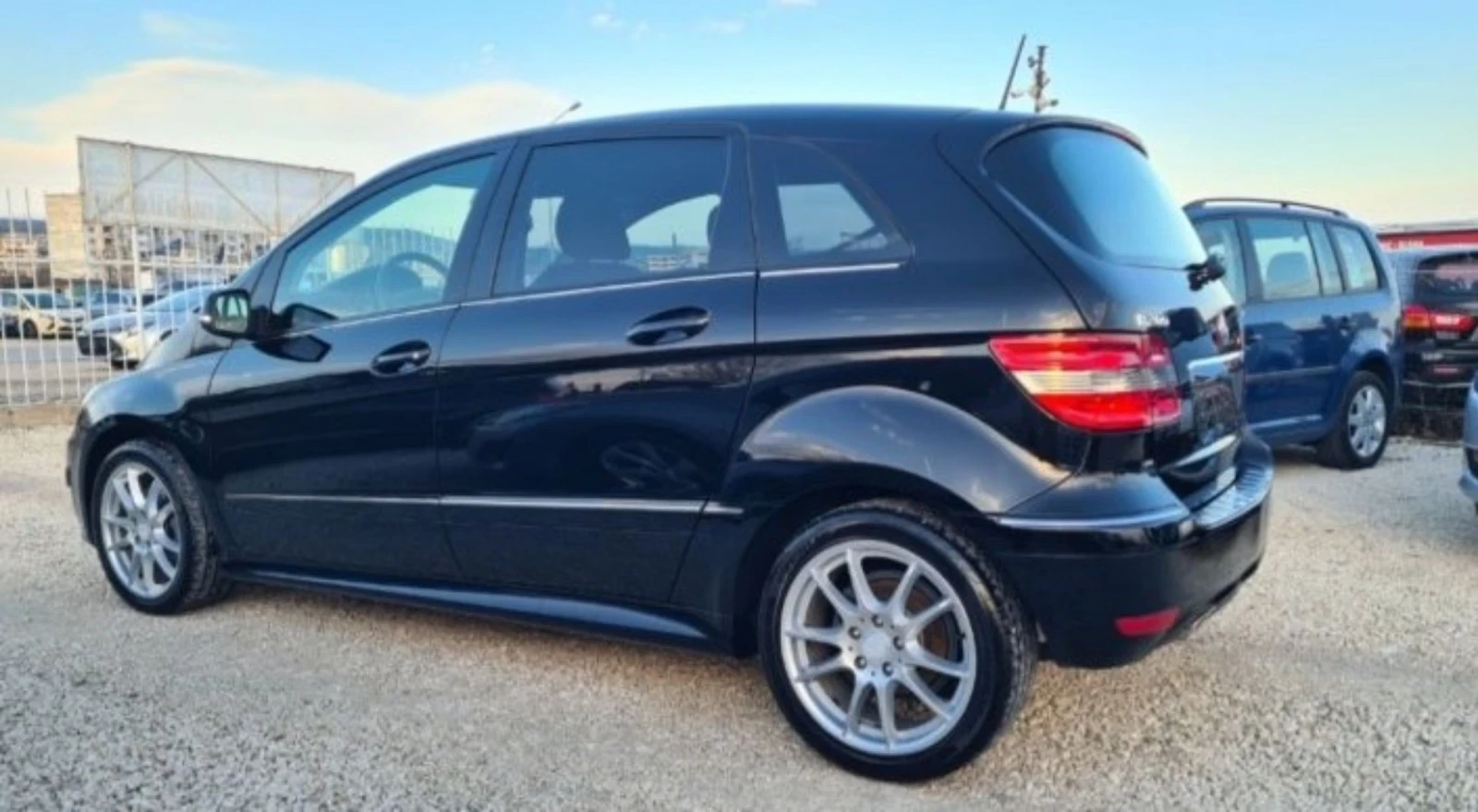 Mercedes-Benz B 200 2.0i Facelift, снимка 2 - Автомобили и джипове - 54686185