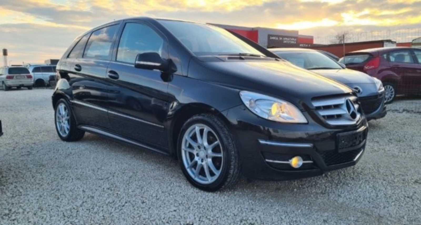 Mercedes-Benz B 200 2.0i Facelift, снимка 3 - Автомобили и джипове - 54686185