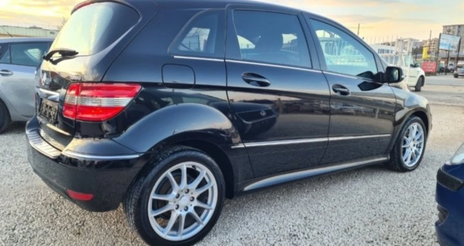 Mercedes-Benz B 200 2.0i Facelift, снимка 11 - Автомобили и джипове - 54686185