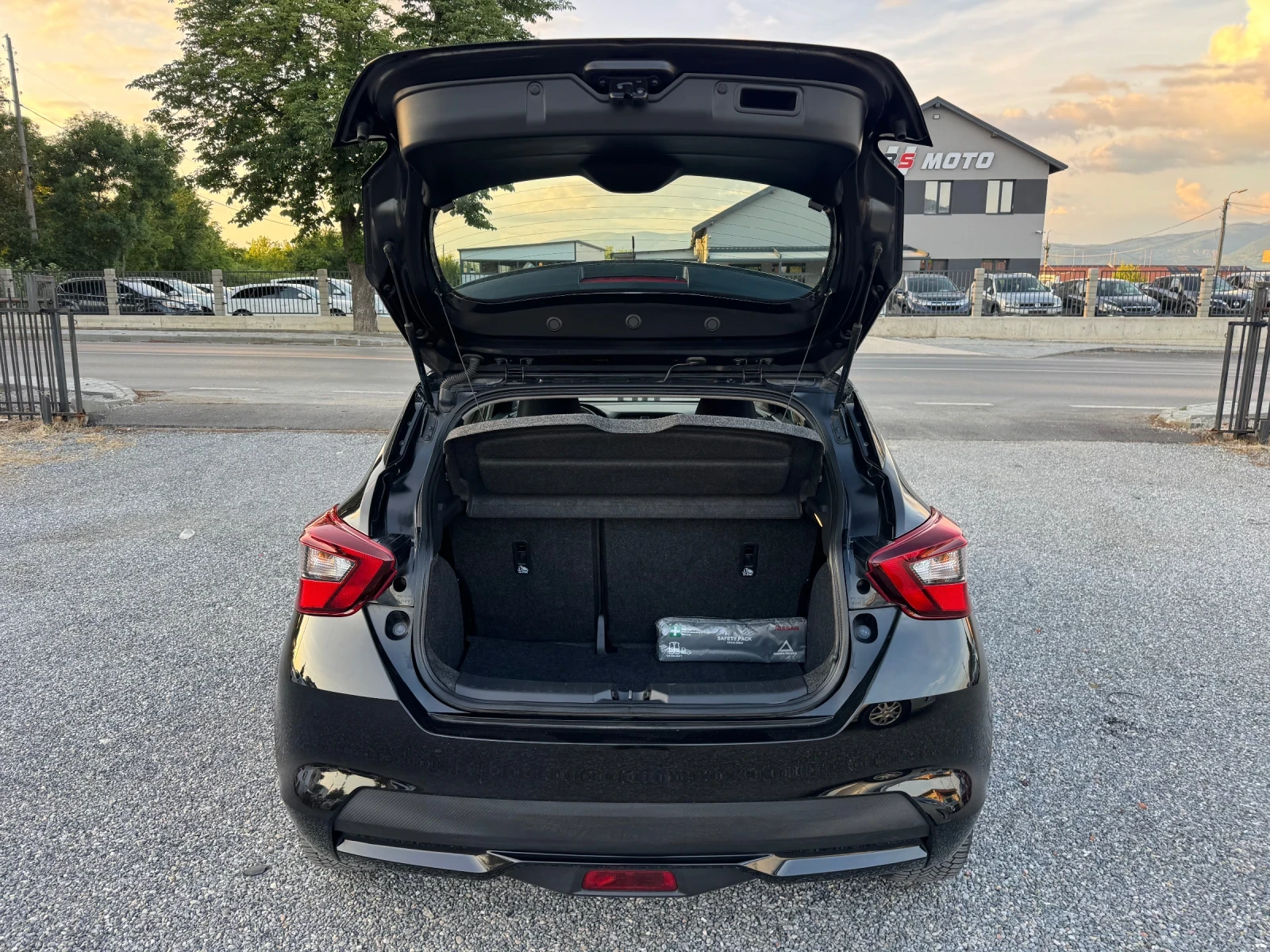 Nissan Micra 0.9Tce N-Connecta  keyless go!! Euro 6, снимка 16 - Автомобили и джипове - 54802279