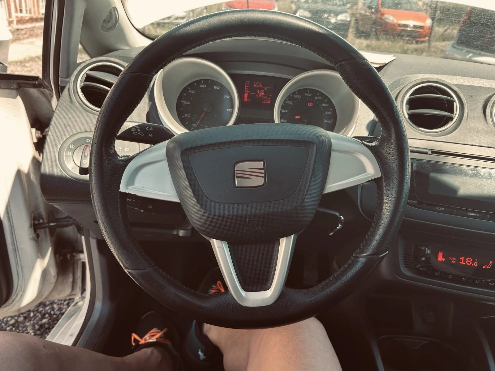 Seat Ibiza 1.4iKLIMA, ESKLUZIV, снимка 7 - Автомобили и джипове - 55034355